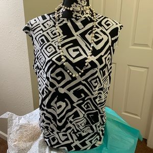 Jones New York Collection, Black and White Sleeveless with Banded Bottom,Large